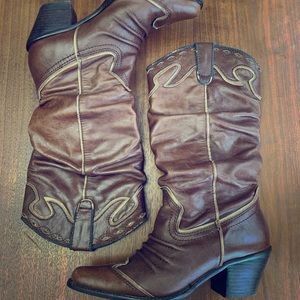 Very volatile size 8 boots